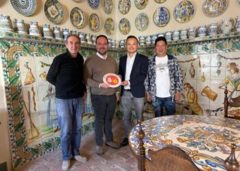 Manises estrecha vínculos con los comerciantes de China para promocionar la cerámica manisera