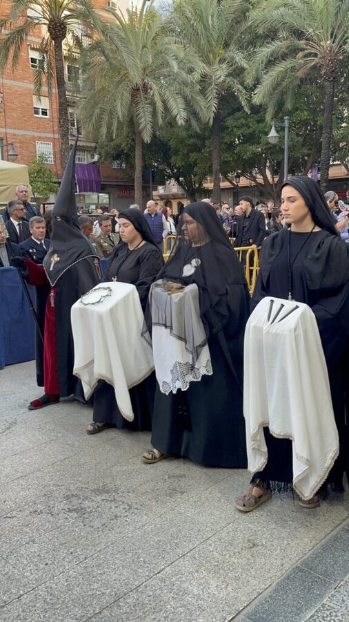 La Semana Santa Marinera celebra esta noche la resurrección tras una Procesión del Sto. Entierro muy numerosa 7 Go16Lj7WQAAMhrr