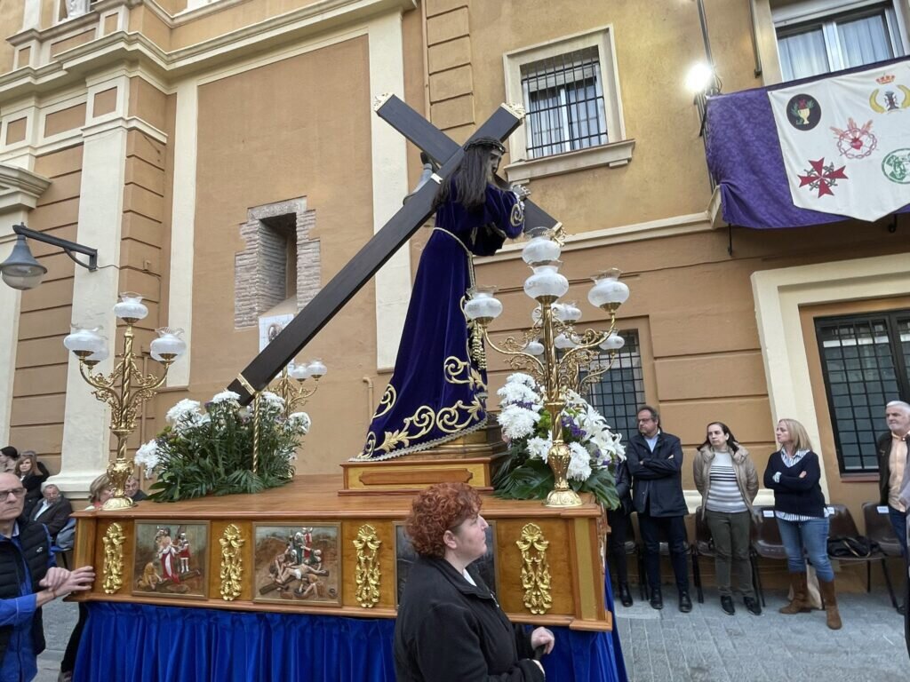 La Semana Santa Marinera celebra esta noche la resurrección tras una Procesión del Sto. Entierro muy numerosa 6 Go16Lj7XUAEFkXp