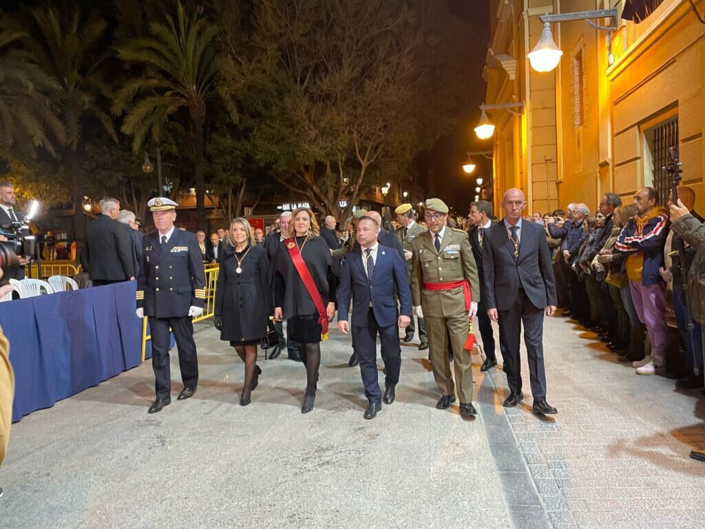 La Semana Santa Marinera celebra esta noche la resurrección tras una Procesión del Sto. Entierro muy numerosa 2 Go24Rh6WIAA6HhE