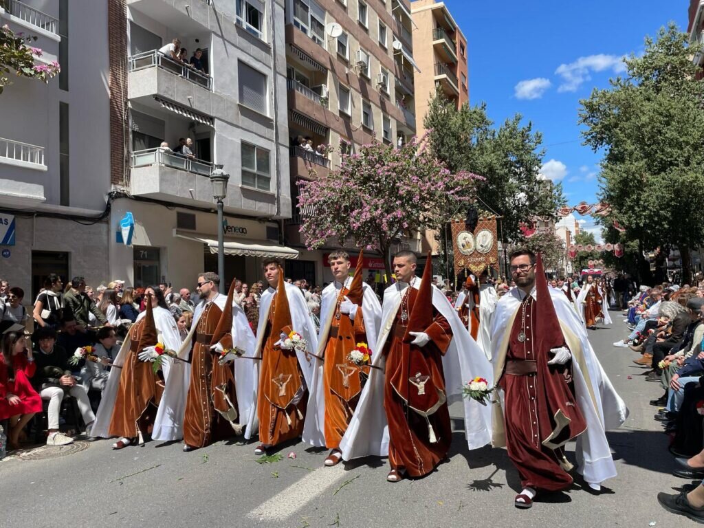 El desfile de Resurrección cierra la Semana Santa Marinera 2 Go NSvQXgAAEeHf