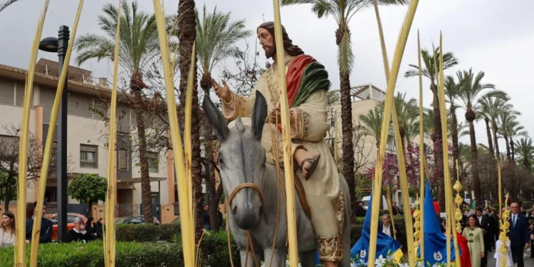 La bendición de las palmas y la solemne procesión del Domingo de Ramos abren la Semana Santa en Torrent 1 La bendición de las palmas y la solemne procesión del Domingo de Ramos abren la Semana Santa en Torrent