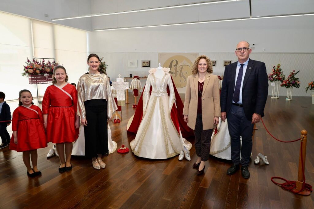 Lucia Mora, reina del Encuentro de la Semana Santa de Torrent desvela su vestido 2 WhatsApp Image 2025 04 16 at 17.43.34