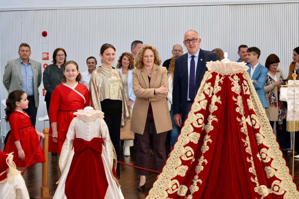Lucia Mora, reina del Encuentro de la Semana Santa de Torrent desvela su vestido 3 WhatsApp Image 2025 04 16 at 17.43.35