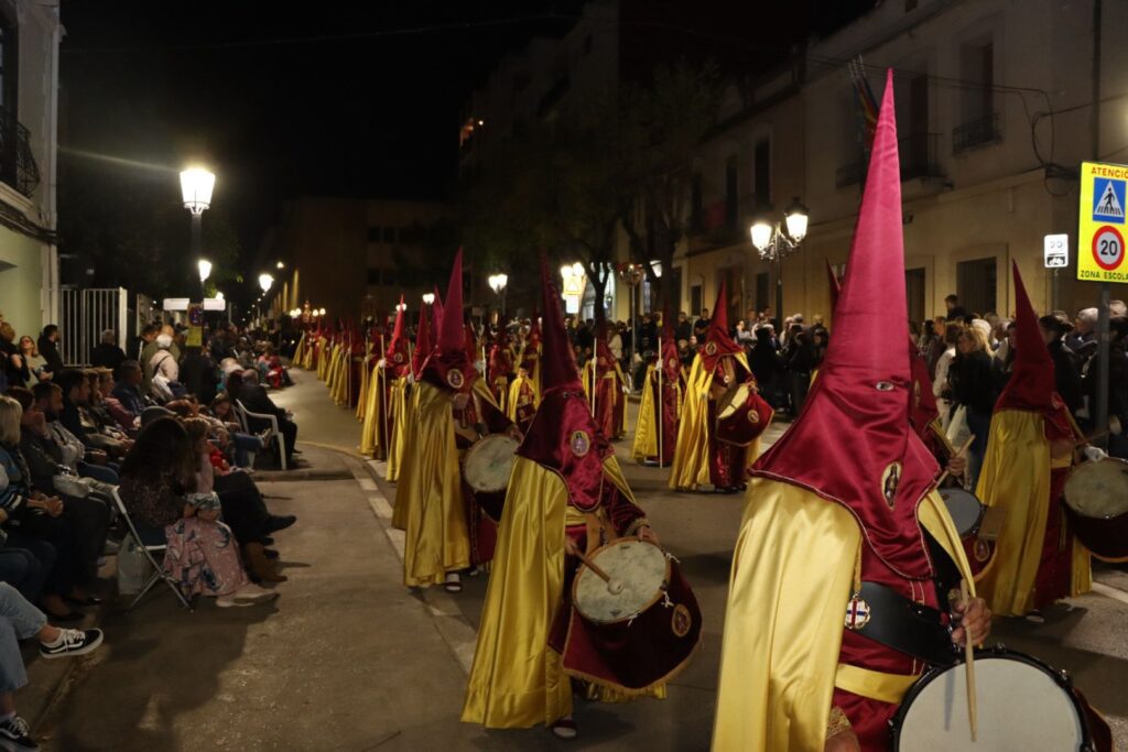 Torrent aguarda la Resurrección de Cristo tras la procesión del Santo Entierro 3 WhatsApp Image 2025 04 19 at 07.49.551