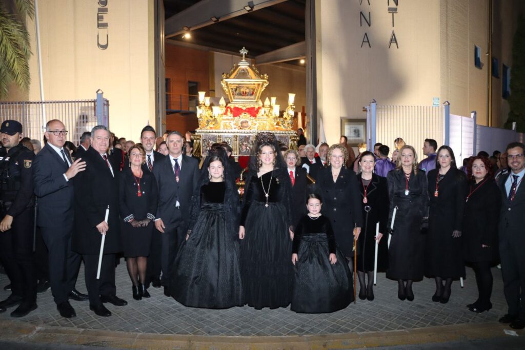 Torrent aguarda la Resurrección de Cristo tras la procesión del Santo Entierro 6 WhatsApp Image 2025 04 19 at 07.49.561
