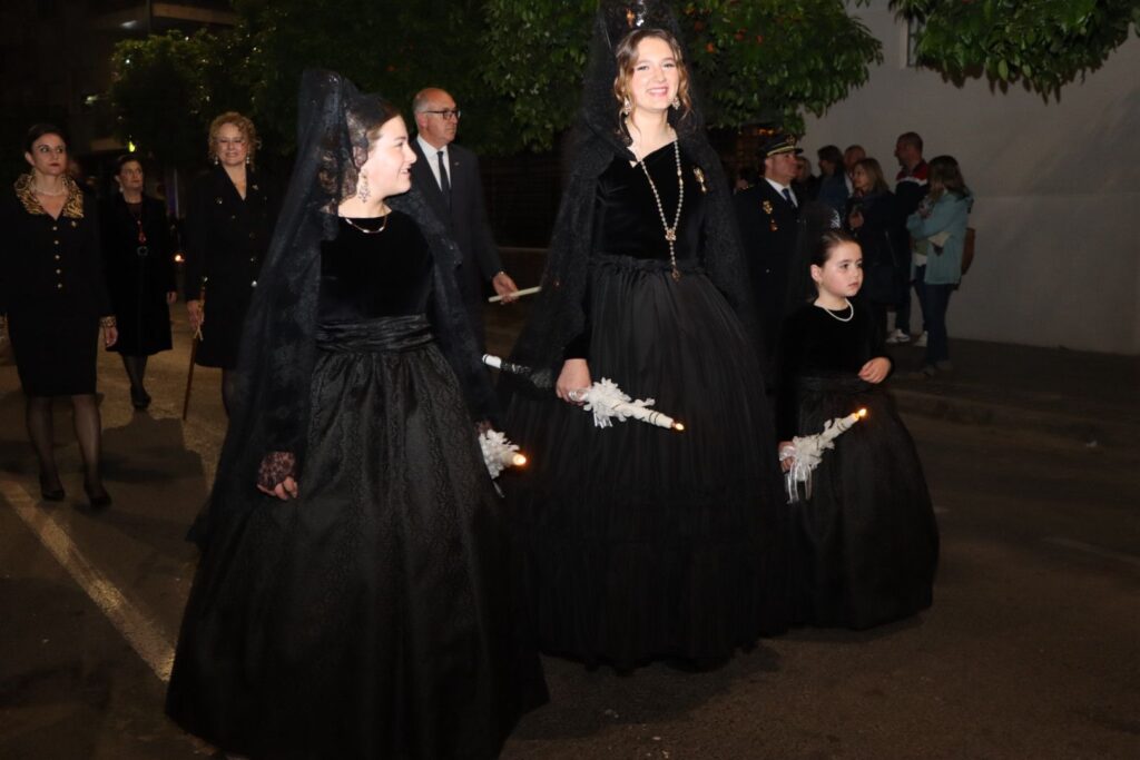 Torrent aguarda la Resurrección de Cristo tras la procesión del Santo Entierro 2 WhatsApp Image 2025 04 19 at 07.49.58