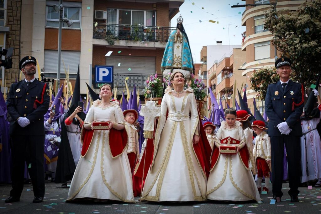 Torrent celebra su Encuentro Glorioso presidido por la Reina del Encuentro y da paso a la Pascua 10 WhatsApp Image 2025 04 20 at 11.49.13