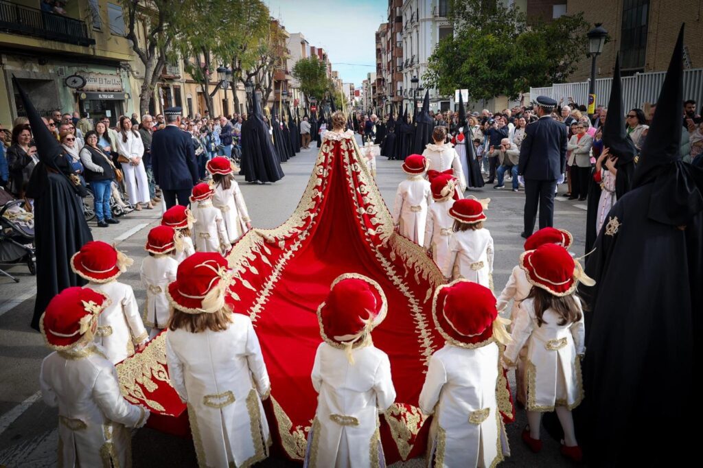Torrent celebra su Encuentro Glorioso presidido por la Reina del Encuentro y da paso a la Pascua 4 WhatsApp Image 2025 04 20 at 11.49.141