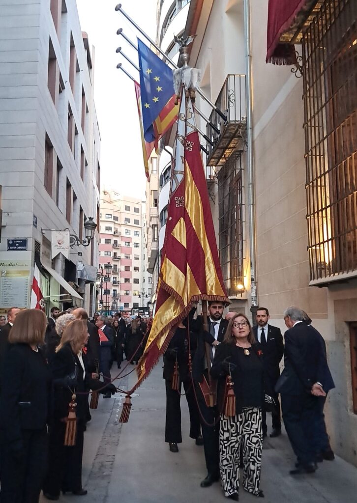 La processó de Sant Jordi recorre el cor del Cap i Casal 45 WhatsApp Image 2025 04 23 at 20.46.18 1 e1745495238208