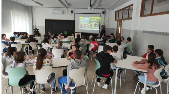 Charla sobre el "Camino francés a Santiago por Aragón" en Escuelas Pías de Jaca 1 Charla sobre el "Camino francés a Santiago por Aragón" en Escuelas Pías de Jaca