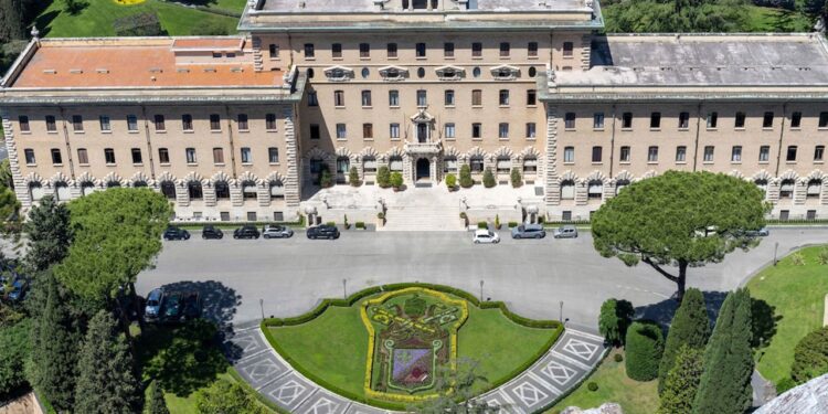 El arte florece en los Jardines Vaticanos