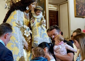 Besamanos público a la Virgen de los Desamparados este miércoles