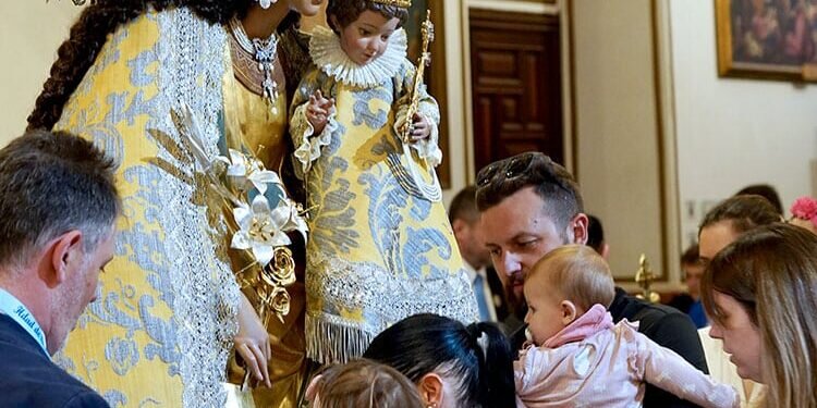 Besamanos público a la Virgen de los Desamparados este miércoles 1 Besamanos público a la Virgen de los Desamparados este miércoles