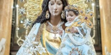 29.000 devotos acuden al Besamanos de la Virgen