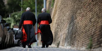 La cúpula de la Iglesia valenciana pierde peso ante Roma