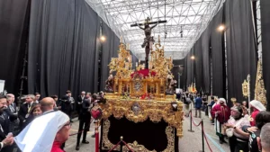 El coloso de Triana procesiona en la Ciudad Eterna 2 El Cachorro de Sevilla