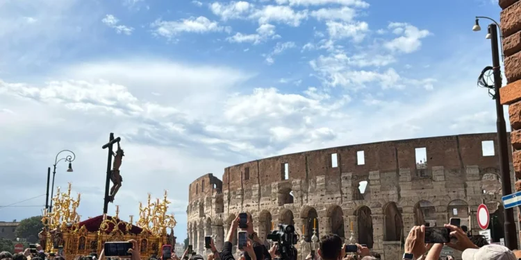 El coloso de Triana procesiona en la Ciudad Eterna 1 El coloso de Triana procesiona en la Ciudad Eterna