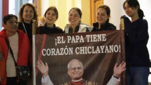 Perú. Miles de personas en la misa por el Papa León XIV en Chiclayo 3 El pueblo del Papa 1