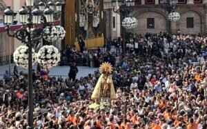 Actos de la Fiesta de la Virgen de los Desamparados de Valencia 3 GNXbP7UXcAAr ID