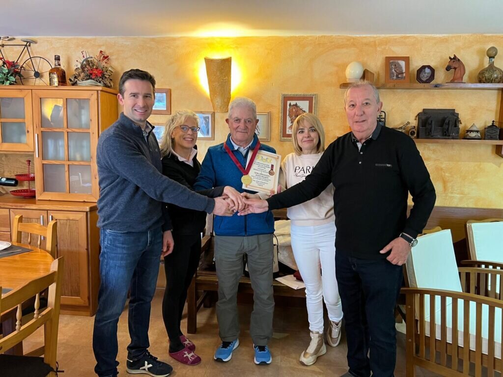 Fernando Avilés Iriarte recibe la Medalla de Honor de la Organización Mundial de Turismo Ecuestre (OMTE) 2 Imagen de WhatsApp 2025 05 11 a las 19.18.08 9fba63cd