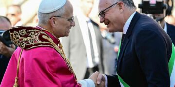 Roma da la bienvenida a su nuevo Obispo. León XIV: "Soy romano con ustedes"