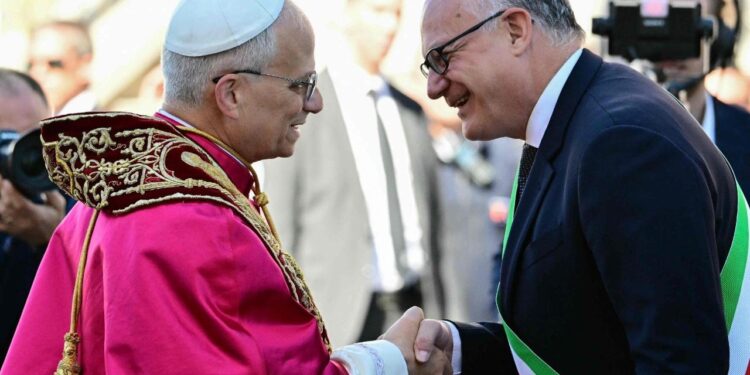 Roma da la bienvenida a su nuevo Obispo. León XIV: "Soy romano con ustedes"