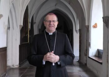 Los obispos polacos advierten que el nuevo plan de estudios contradice los valores cristianos y familiares