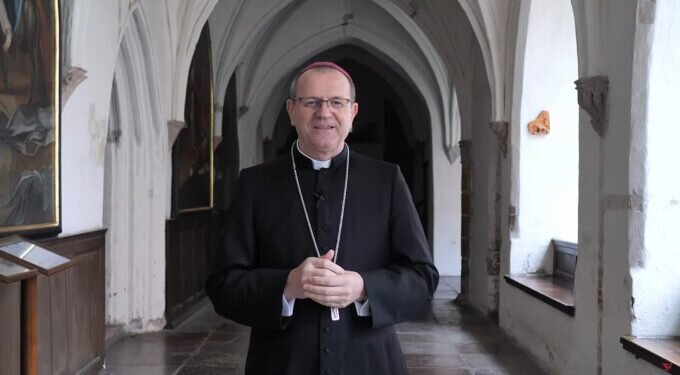 Los obispos polacos advierten que el nuevo plan de estudios contradice los valores cristianos y familiares 1 Los obispos polacos advierten que el nuevo plan de estudios contradice los valores cristianos y familiares