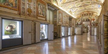 Los Museos Vaticanos revelan la colección de micromosaicos en una exposición fantástica