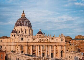 El presidente, el vicepresidente y el secretario general de la CEE, en la Misa de inicio del Pontificado de León XIV este fin de semana
