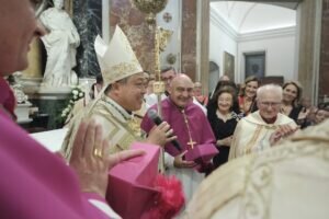 El Nuncio de su Santidad en España preside la Procesión General de la Virgen de los Desamparados en Valencia 3 Procesion general virgen desamparados 2