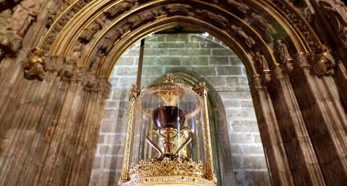 Salida extraordinaria del Santo Cáliz a San Juan de la Peña y Jaca estará expuesto en el Monasterio de San Juan de la Peña y en la Catedral de Jaca el 15 y 16 de julio 1 Salida extraordinaria del Santo Cáliz a San Juan de la Peña y Jaca estará expuesto en el Monasterio de San Juan de la Peña y en la Catedral de Jaca el 15 y 16 de julio