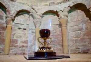 Salida extraordinaria del Santo Cáliz a San Juan de la Peña y Jaca estará expuesto en el Monasterio de San Juan de la Peña y en la Catedral de Jaca el 15 y 16 de julio 4 Santo Caliz Valencia2