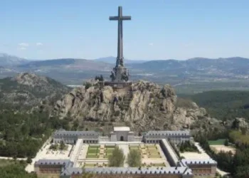 El Valle de los Caídos se le atraganta al Gobierno (y da alas a León XIV)