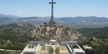 El Valle de los Caídos se le atraganta al Gobierno (y da alas a León XIV)