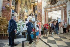 besamanos verge desamparats basilica enrique benavent melchos segui vgutierrez 23 700x467 1