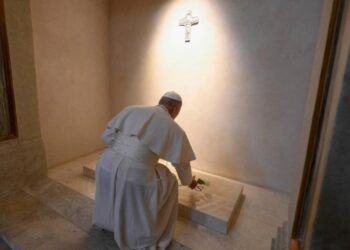 El Papa León XIV visita Santa Maria la mayor para rezar ante la tumba del Papa Francisco