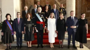 Los Reyes de España asisten a la Misa de incio de Pontificado del Papa León XIV 2 delegacion espanola junto a los reyes de espana en roma