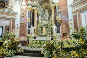 Los floristas valencianos dedican los adornos florales al Papa León XIV. El gremio de floristas celebra una misa en la Basílica 2 fiesta floristas a la cheperudeta3