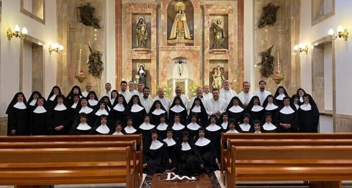 Sacerdotes Valencianos de Roma celebran la fiesta de la Virgen de los Desamparados 1 Sacerdotes Valencianos de Roma celebran la fiesta de la Virgen de los Desamparados