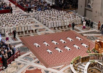 El Papa a los nuevos sacerdotes: reconstruir la credibilidad de una Iglesia herida