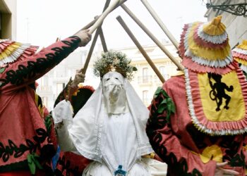 Un tapiz de 180 kilos y el pregón del Corpus Christi en Valencia marcan el inicio de la fiesta 6 Un tapiz de 180 kilos y el pregón del Corpus Christi marcan el inicio de la fiesta
