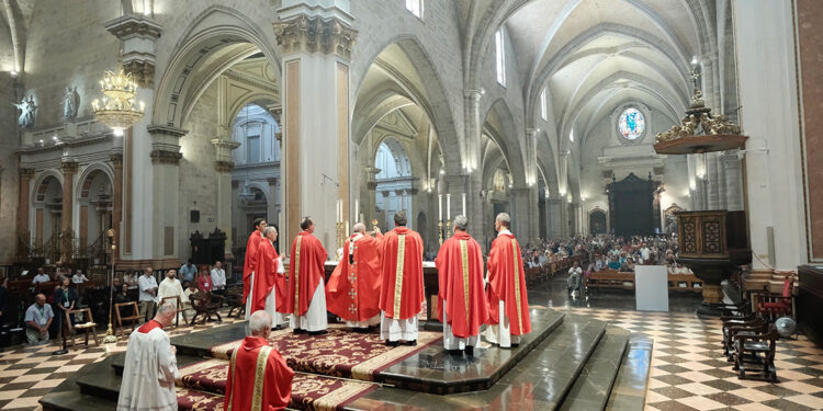 El Arzobispo de Valencia preside la Solemnidad de Pentecostés, Día de la Acción Católica y del Apostolado Seglar 1 El Arzobispo de Valencia preside la Solemnidad de Pentecostés, Día de la Acción Católica y del Apostolado Seglar Peregrinación jubilar y misa en la Catedral