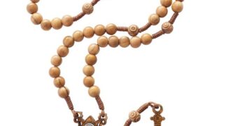 Rosario Milagroso con cordón de madera de olivo, la última novedad en belleza