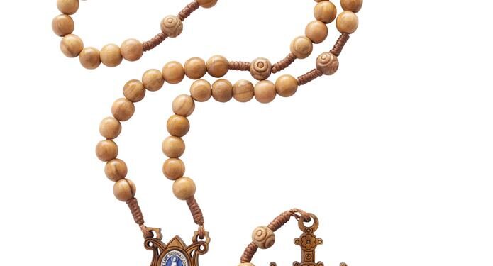 Rosario Milagroso con cordón de madera de olivo, la última novedad en belleza 1 Rosario Milagroso con cordón de madera de olivo, la última novedad en belleza