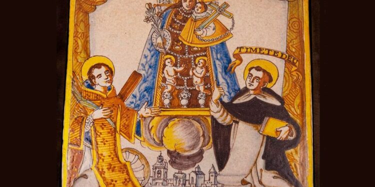 Militares españoles en Eslovaquia donan una imagen de la Virgen de los Desamparados, Patrona de Valencia, a la Base Aérea de Malacky