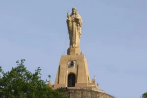 Obispo rechaza intento de derribar imagen del Sagrado Corazón en San Sebastián 2 scj urgull dss 250606 1749207921 1