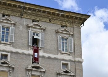 El Papa exhorta a negociar un futuro de paz para todos los pueblos