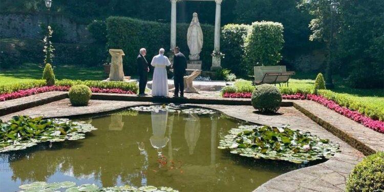 Es tiempo de Vacaciones, los Papas y sus momentos vacacionales 1 Los Papas y sus vacaciones, tiempo para descubrir la Palabra y la naturaleza, variedad espiritual